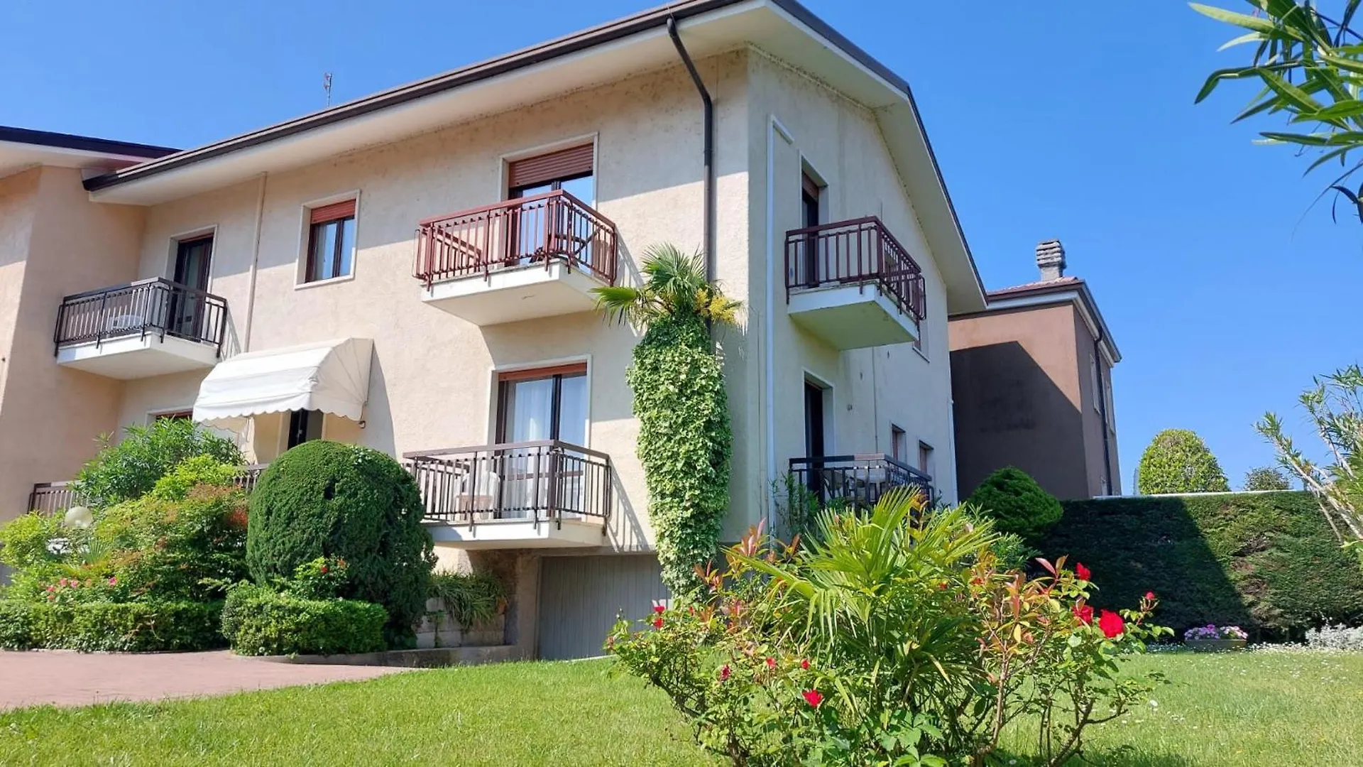 Primula Holiday Apartment - A 50 M Dal Lago Lazise Italy